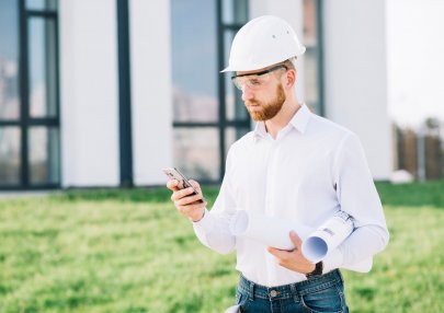 man-with-drafts-using-smartphone_23-2147710763